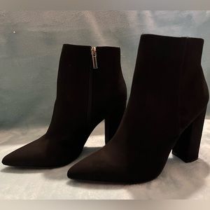 JustFab Rosamund Black Faux Suede Bootie 9.5